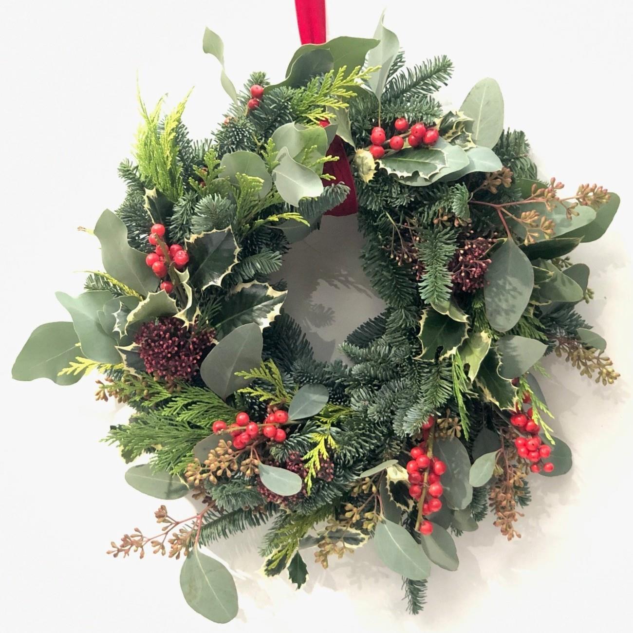 Coroa de Natal c/ Pinheiro, Azevinho e verduras naturais (30cm diâmetro)